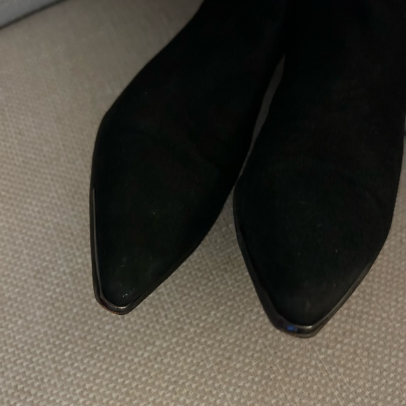 Gucci suede boots. Great condition. Black, size 7 B - Picture 3 of 4